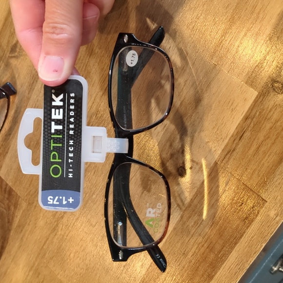 NWT Optitek Hi-Tech readers +1.75 - Picture 4 of 13